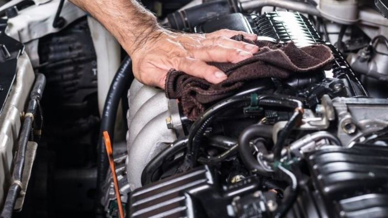 8 pasos para la limpieza del motor de un coche